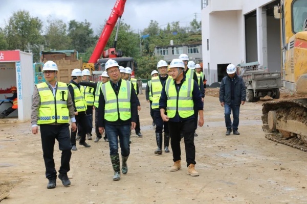 楊國(guó)文(wén)調研鎮雄縣在建項目