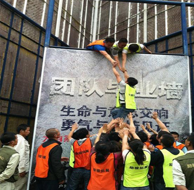 公司市(shì)政路(lù)橋分(fēn)公司組織員(yuán)工(gōng)拓展訓練