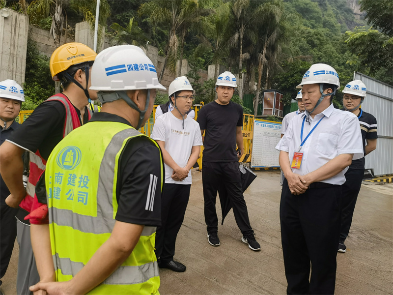 水(shuǐ)富市(shì)人(rén)大(dà)常委會(huì)副主任夏嶽雲調研水(shuǐ)富市(shì)人(rén)民(mín)醫(yī)院門(mén)急診綜合樓建設項目