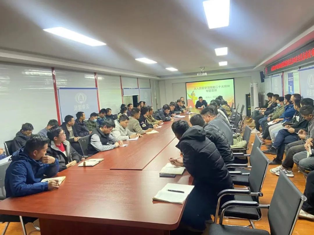 公司總工(gōng)程師(shī)李啓懷宣講黨的(de)二十大(dà)精神