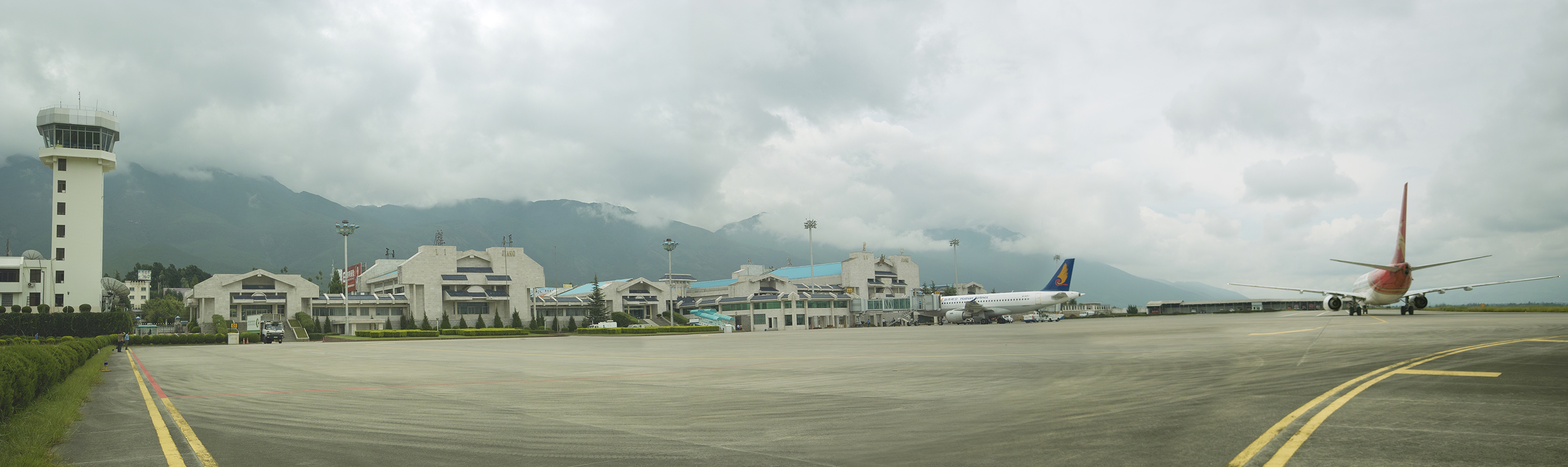 麗(lì)江機(jī)場(chǎng)-1998年(nián)獲中國(guó)建築工(gōng)程魯班獎