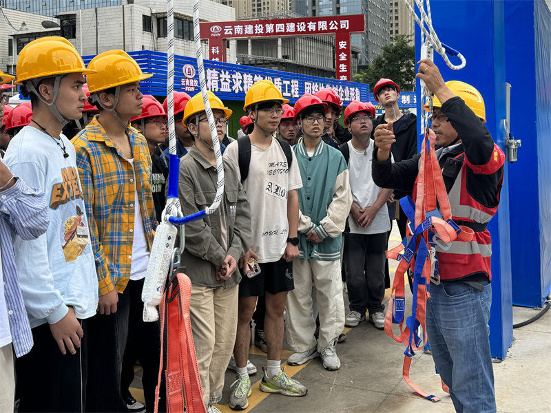 建投·春城(chéng)華府項目迎來(lái)百人(rén)團觀摩交流