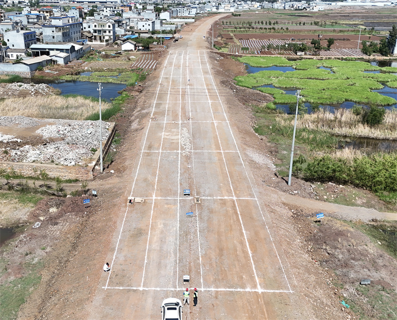 會(huì)澤蔓海(hǎi)項目一(yī)标段A号路(lù)首段路(lù)基轉序通(tōng)過驗收