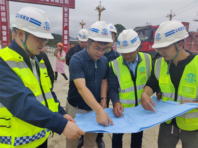 鎮雄縣委副書(shū)記、縣長(cháng)楊緒春調研赤水(shuǐ)源(鎮雄)西(xī)南(nán)大(dà)通(tōng)道(dào)供應鏈中心項目