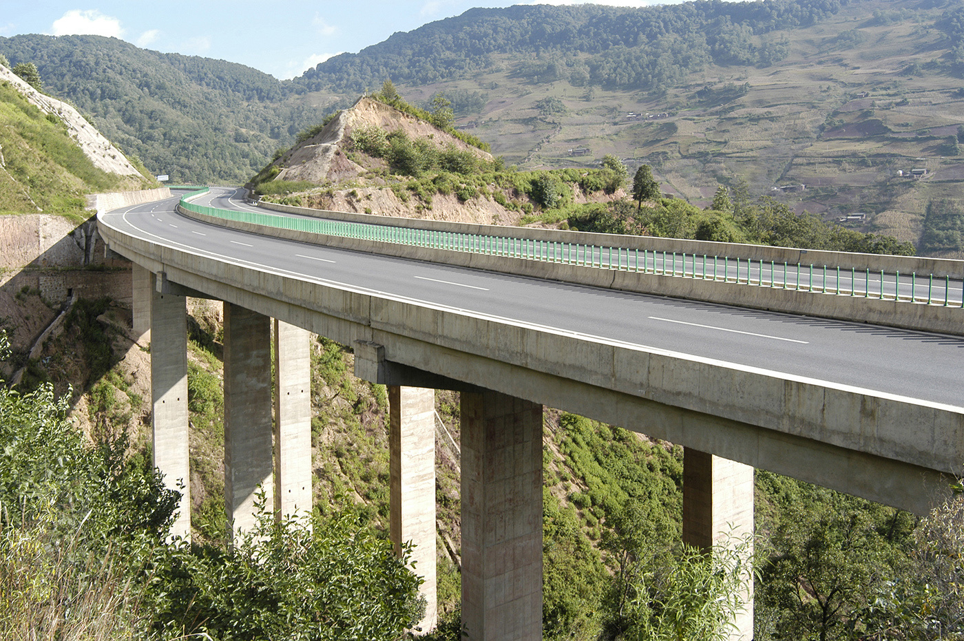 大(dà)保高(gāo)速公路(lù)