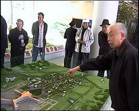 公司退管科(kē)組織離(lí)退休老(lǎo)領導到(dào)新機(jī)場(chǎng)工(gōng)地(dì)參觀學習(xí)