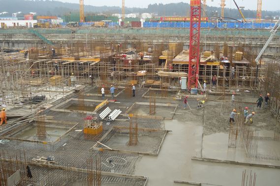 第三項目部組織職工(gōng)參觀方旺片區(qū)保障性住房(fáng)項目