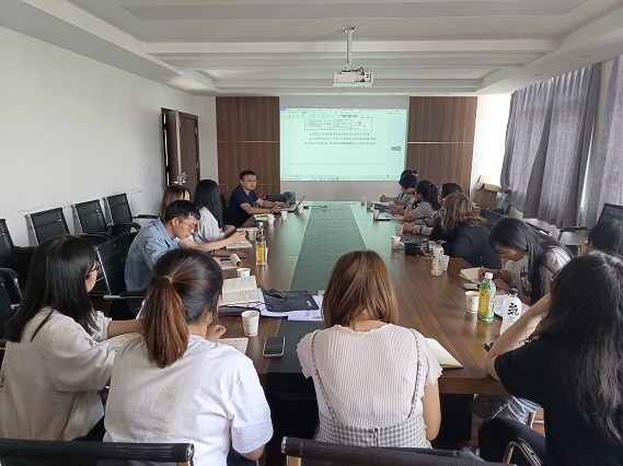 人(rén)力資源及退管中心到(dào)項目開(kāi)展農(nóng)民(mín)工(gōng)實名制(zhì)管理(lǐ)培訓